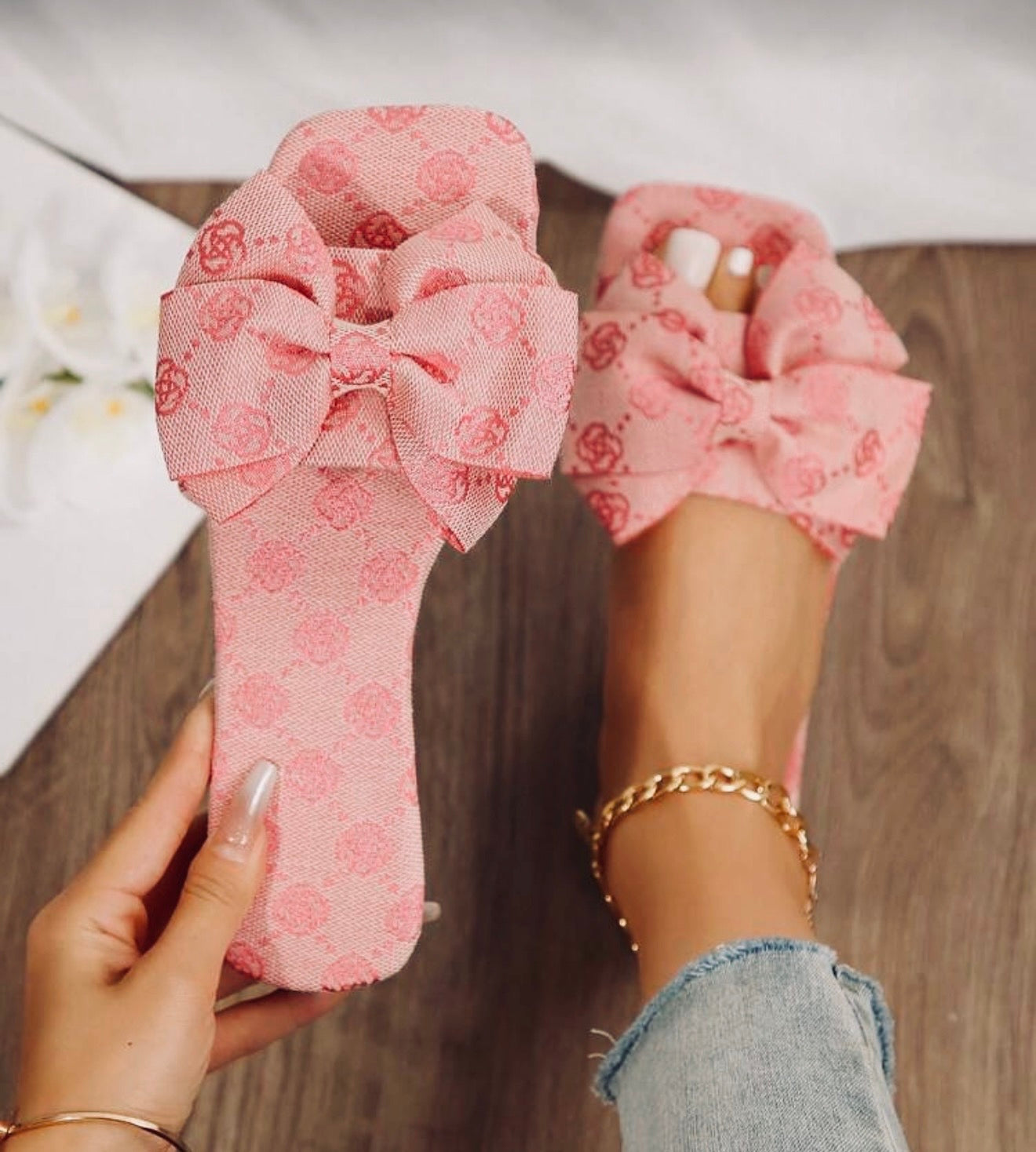 Pendant Bow Flat Sandals